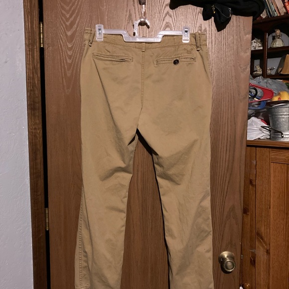 AE Mens Khaki’s - Picture 2 of 6